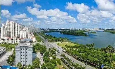 央視調(diào)查:三亞房?jī)r(jià)每平驟降4000元!中介紛紛轉(zhuǎn)行…