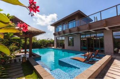 《海南十佳網(wǎng)紅美女銷冠,教你如何選對房!》