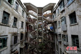 廣西南寧現霸氣奇葩樓層建筑